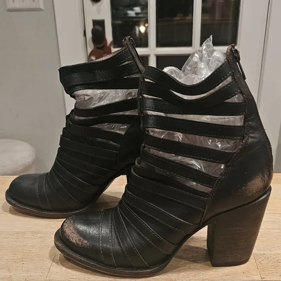 Freebird By Steven Caesr Black Size 9 EUC OG - Picture 3 of 7